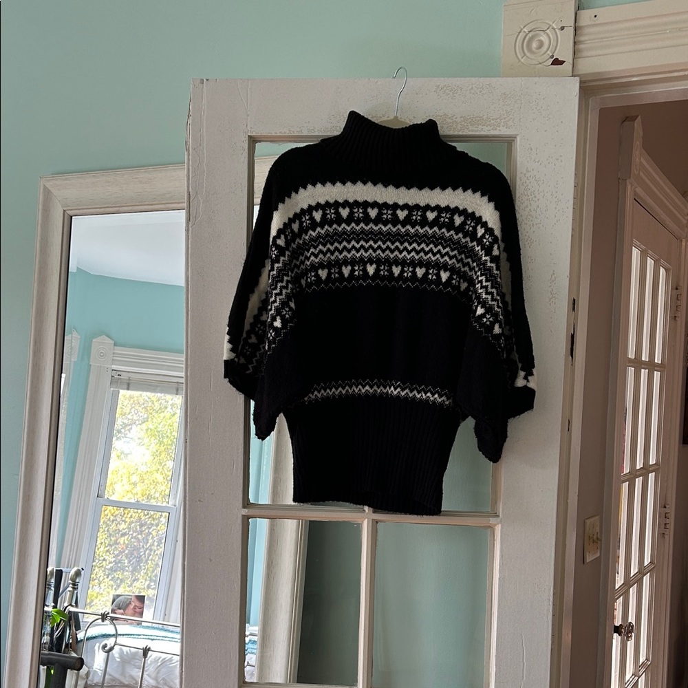Black and White Patterned Women's Sweater